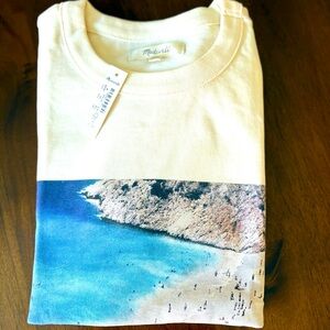 Madewell Muscle-tee, graphic beach scene, Med. boxy crop style. Off white color